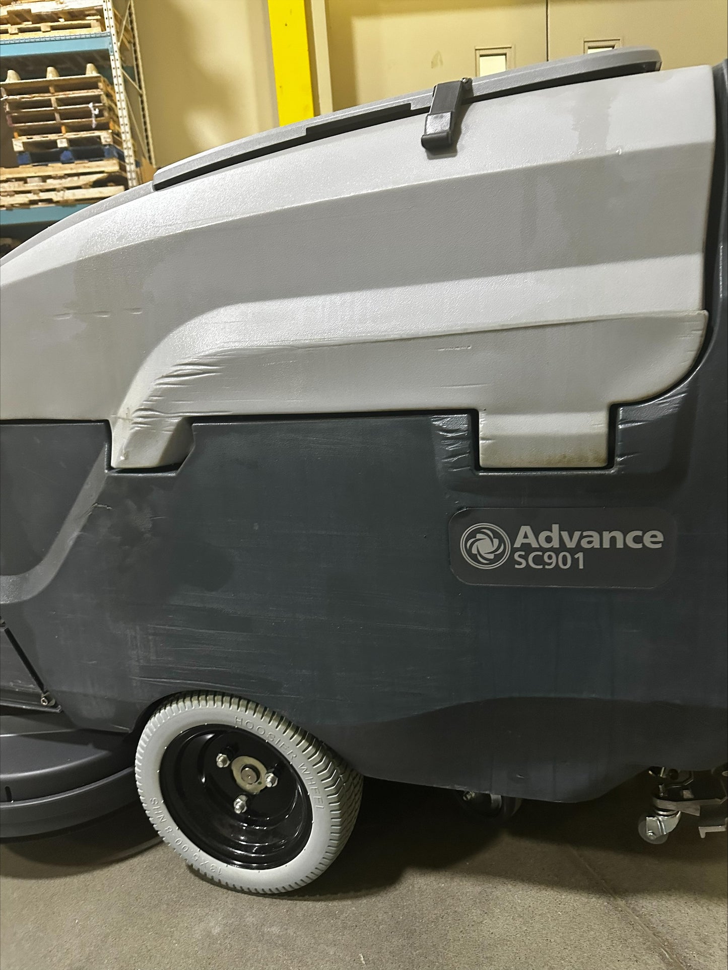 Nilfisk Advance SC901 Auto Scrubber – Refurbished (34" Deck)